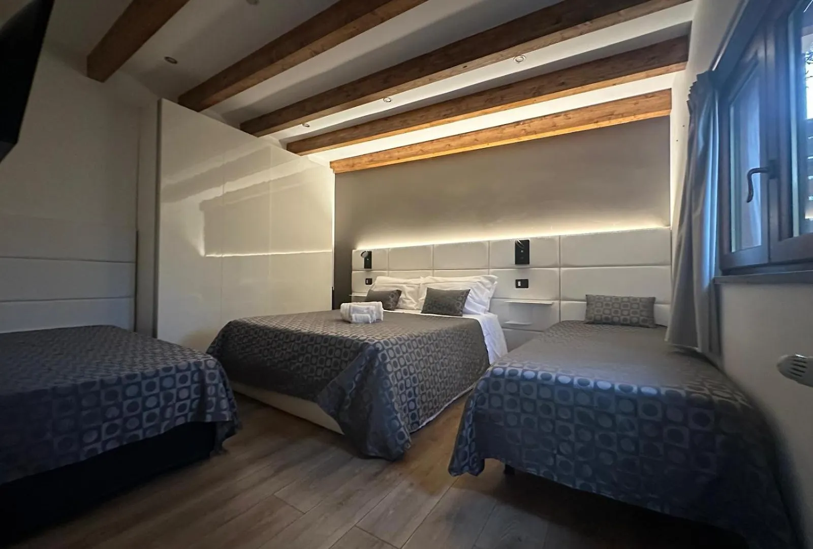 Ottomood B&B And Apartments Tremestieri Etneo Bed and Breakfast